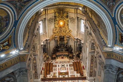 Interior of Basilica Di San Pietro - Amazing Rome, Italy Editorial ...