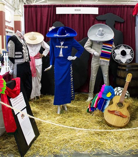 Midwestern City Girl: Annual Weekend of Culture: Holiday International Folk Fair