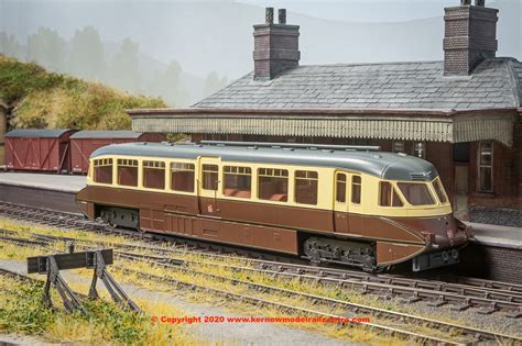 4D-011-009 Dapol Streamlined Railcar number 16 GWR Twin Cities