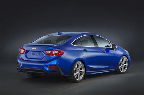 2016 Chevrolet Cruze rear three quarter official image