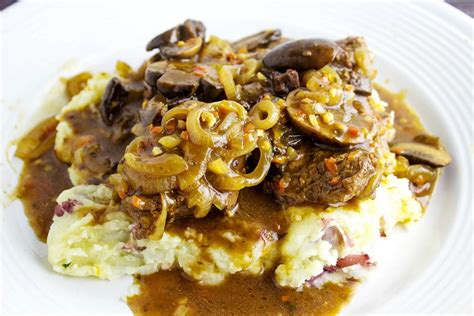 Mushroom and Onion Smothered Cube Steak | RecipeLion.com