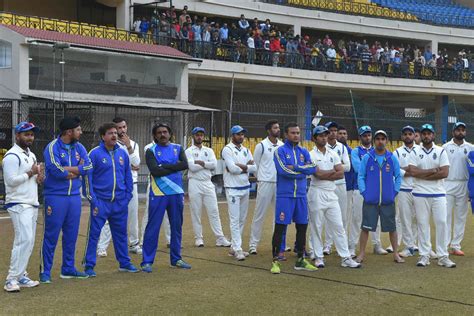 Flight carrying Delhi cricket team stops at the runway as it develops technical snag ...