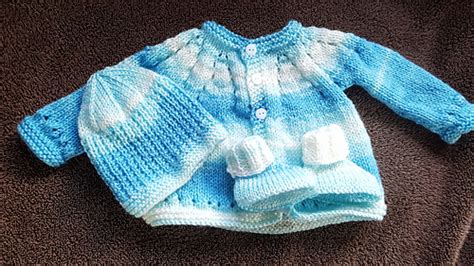 Ravelry: Marianna's Lazy Daisy Top-Down with sleeves pattern by marianna mel