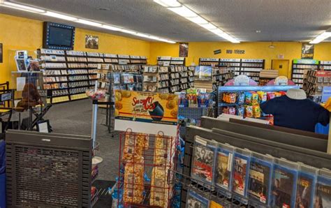 Visiting the Last Blockbuster Store in the World in Bend, Oregon ...