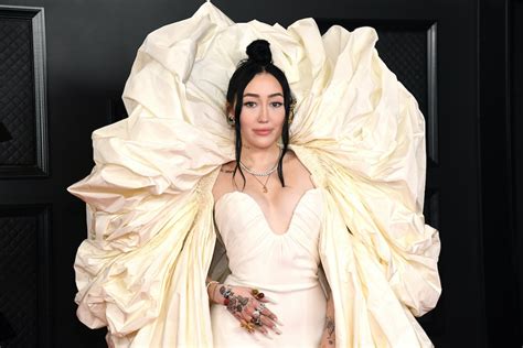 Noah Cyrus' Grammys 2021 Outfit Inspired Some Strong Twitter Reactions