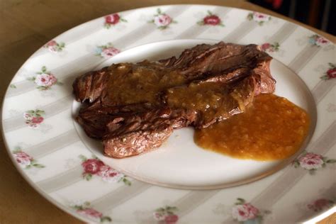 Onglet à l'échalote. Une viande forte en goût sublimée par les échalotes.. La recette par Chef ...