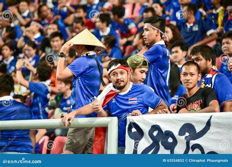 BANGKOK THAILAND NOV12: 2015 Unidentified Fans of Thailand Support ...