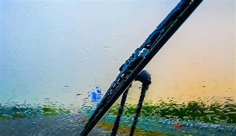 Windscreen Wipers: When to Replace Them and How to Choose