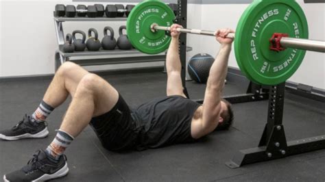 How to Do the Floor Press — Benefits, Variations, and More | BarBend