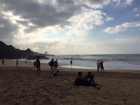 Cliff Jumping at Waimea Bay - The Oahu Insider