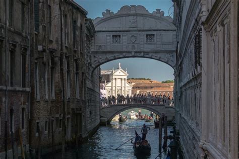 Private Evening Gondola Ride Venice & City Stroll - LivTours