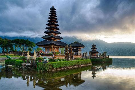 Ulun Danu Temple - Hire Local Private Driver in Bali | Bali Local Private Driver