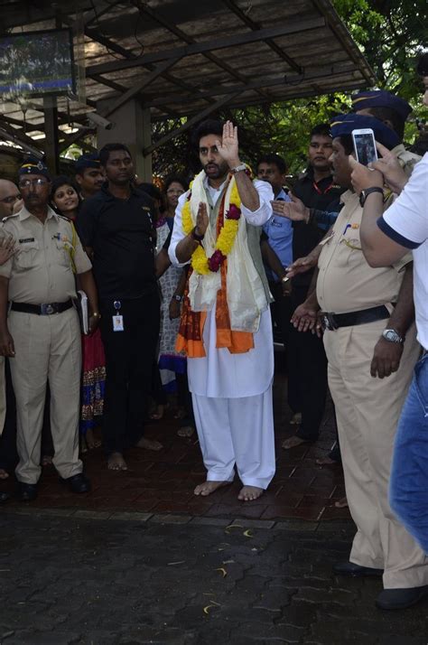 Abhishek Bachchan prays at Siddhivinayak Temple