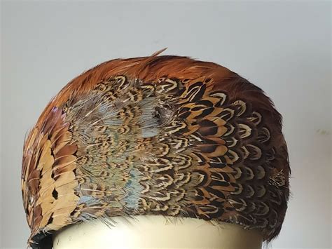 VINTAGE PEACOCK FEATHER HAT STUNNING COLLECTIBLE SPECIALTY WOMEN’S HAT – Hughes Antiques