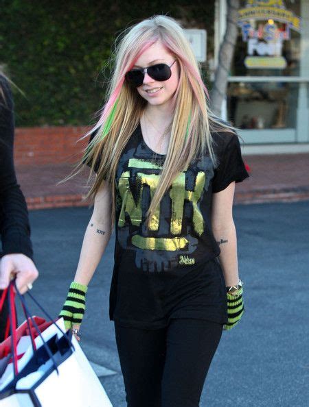 Avril Lavigne Aviator Sunglasses | Avril lavigne, Avril lavigne age ...