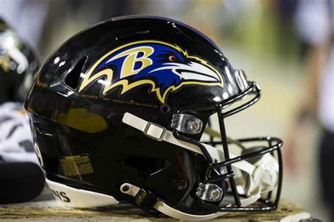 Ranking All 32 NFL Helmets From Worst To Best - New Arena