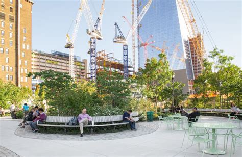 Hudson Yards Park, NYC editorial stock image. Image of park - 61623609