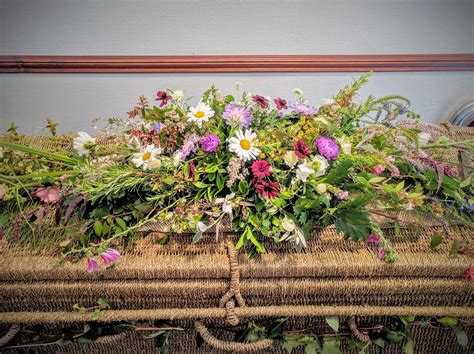 Casket flowers – Artofit