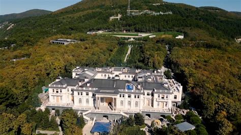 Conoce el supuesto palacio majestuoso de Vladimir Putin a orillas del mar Negro - Noticiero.lat