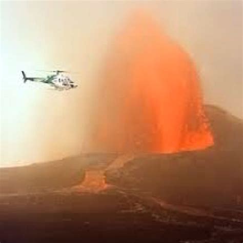 Helicopter tour over a volcano | Hawaii volcanoes national park, Big island volcano, Hawaii ...