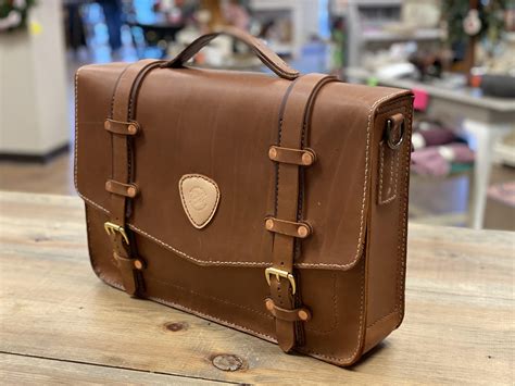 Leather laptop bag from pattern... : r/Leathercraft