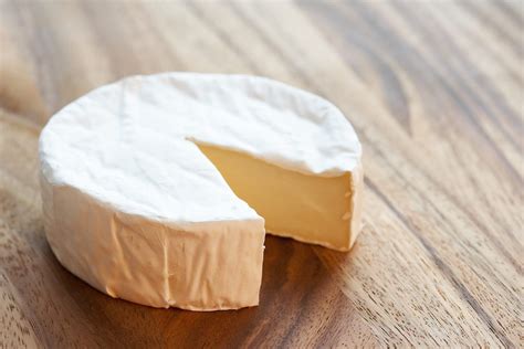 How to Take Off Skin When Baking Brie Cheese. The rind on brie cheese occurs during the aging ...