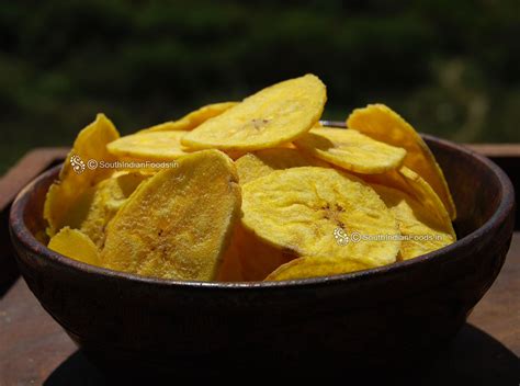 Kerala banana chips | Crispy nendran vazhakkai chips-How to make-Step by step photos with Video