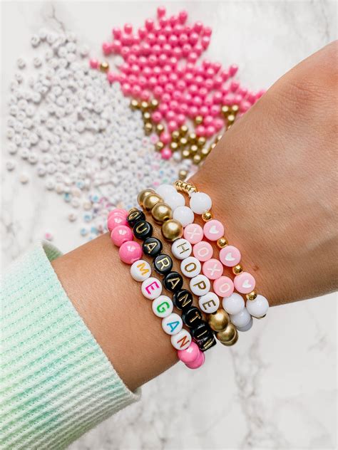 Pin by Marisol Perez on lindos eccesorios. in 2020 | Diy beaded bracelets, Beaded bracelets diy ...