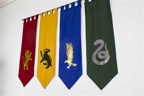 Hogwarts Banner | Lightning Cosplay - Costumes, Accessories, Tutorial Books