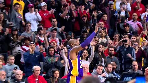 Chicago gives Kobe a standing ovation - YouTube