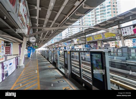 BTS Skytrain station, Bangkok Mass Transit System, platform, Bangkok, Thailand Stock Photo - Alamy