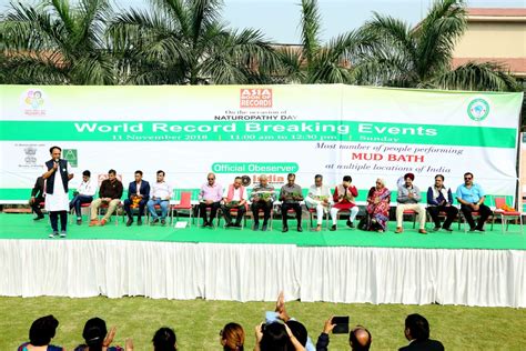 MOST NUMBER OF PEOPLE PERFORMING MUD BATH TOGETHER – Asia Book of Records