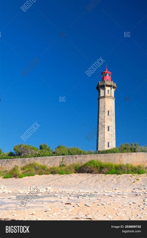 Ile De Lighthouse Image & Photo (Free Trial) | Bigstock