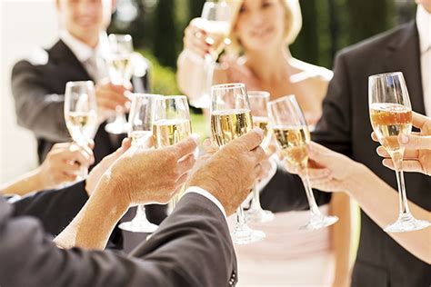 The Do’s and Don’ts of Wedding Toasts - Make it Posh