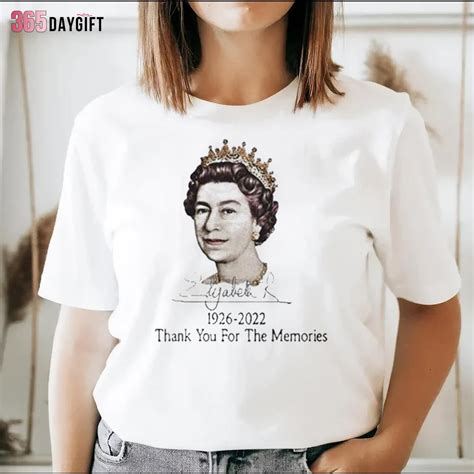 Queen Of England Signature Thank You 1926 2022 Queen Elizabeth II T Shirt in 2022 | Queen ...