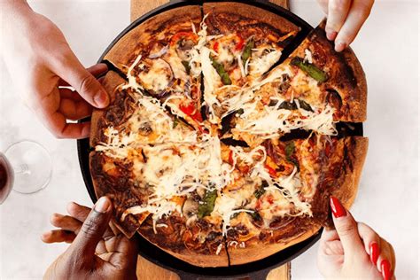 13 Best Pizza Pans To Bake Crispy Pizzas at Home in 2023-GuideYouBest