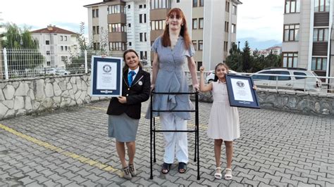 Tallest Woman in the World Reveals What Her Life is Like - GreekReporter.com