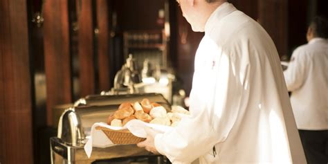 Restaurant Service Standards: 4 Ways to Get the Best From Your Staff ...