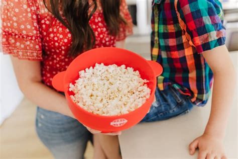 Silicone Popcorn Popper: Easy Microwave Popcorn Popper Review ...