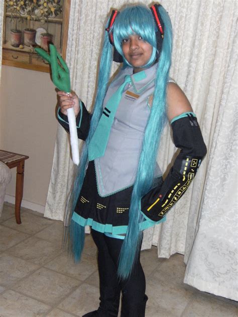 cosplay Hatsune Miku 2 by JanetHTF on DeviantArt