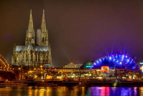 Cologne Cathedral at Night | World famous buildings, Famous buildings ...