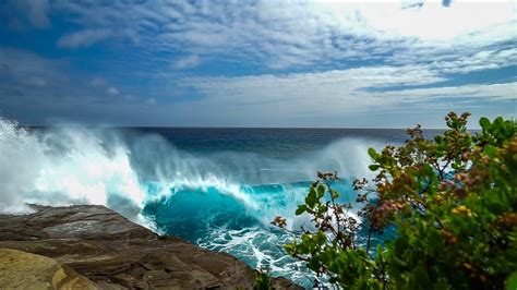 Huge Surf at China Walls - Oahu, Hawaii - YouTube