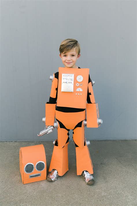 DIY ROBOT FAMILY COSTUME - Tell Love and Party