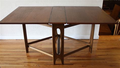 Danish Mid Century Modern Gateleg Dining Table | Dining table, Japanese ...