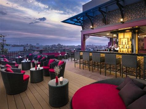 Hotels with the best rooftop bars | Booking.com