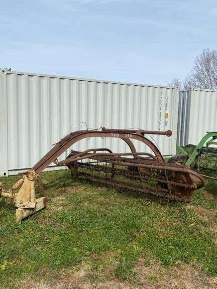 L11 - MASSEY FERGUSON BAR HAY RAKE - Ford Brothers, Inc.