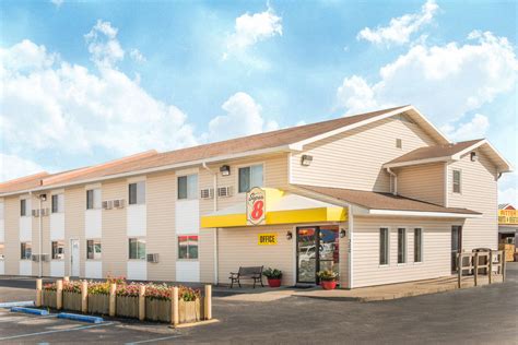 Super 8 by Wyndham Moberly MO | Moberly, MO Hotels