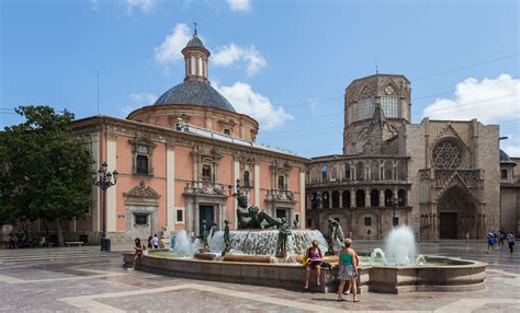 File:Plaza de la Virgen, Valencia, España, 2014-06-30, DD 163.JPG - Wikimedia Commons