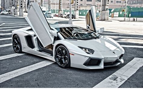 No slide name set - Lamborghini Aventador: Insanity in the big city - CNNMoney