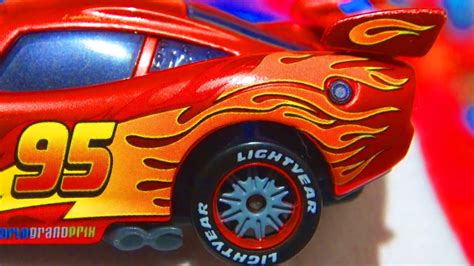 Disney CARS 2 Lightning McQueen Metallic Finish Toys R Us Exclusive Disney Pixar Toy Review ...